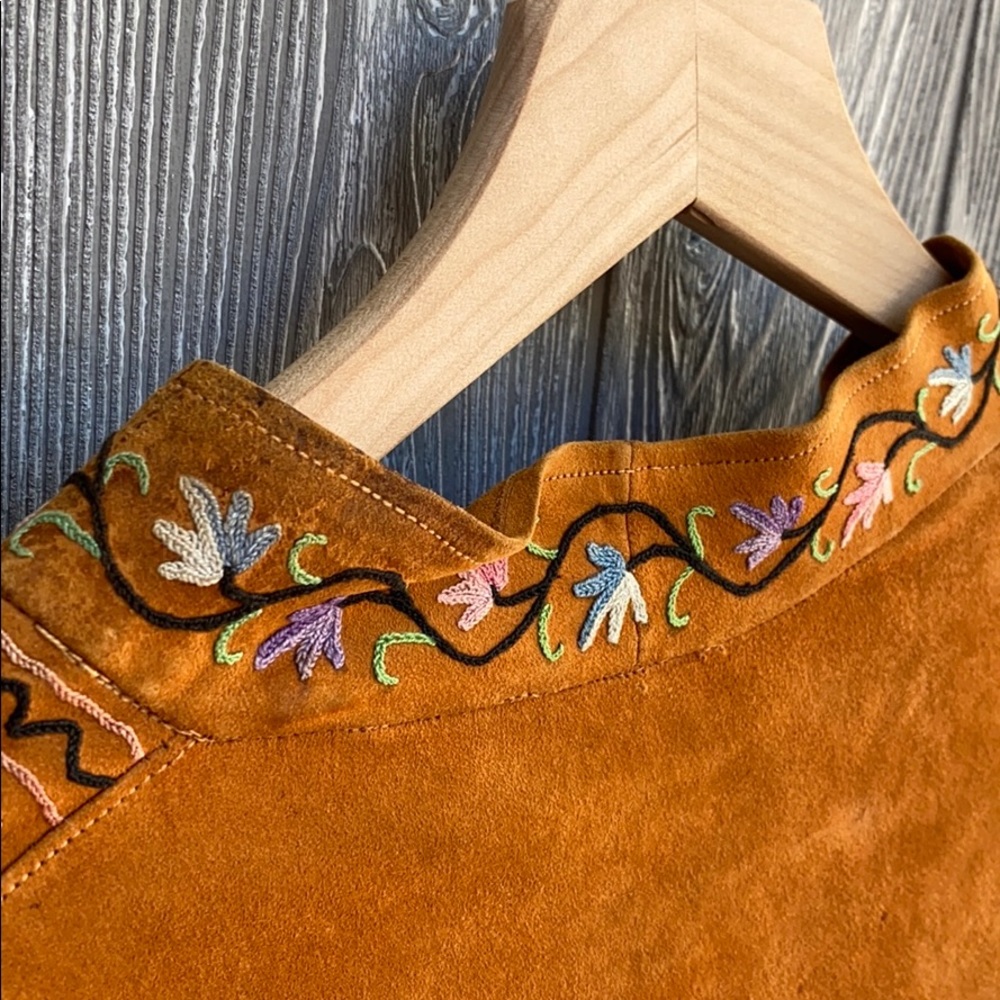 SOLD Vintage 70’s Suede Boho Floral Embroidered - Picture 15 of 16